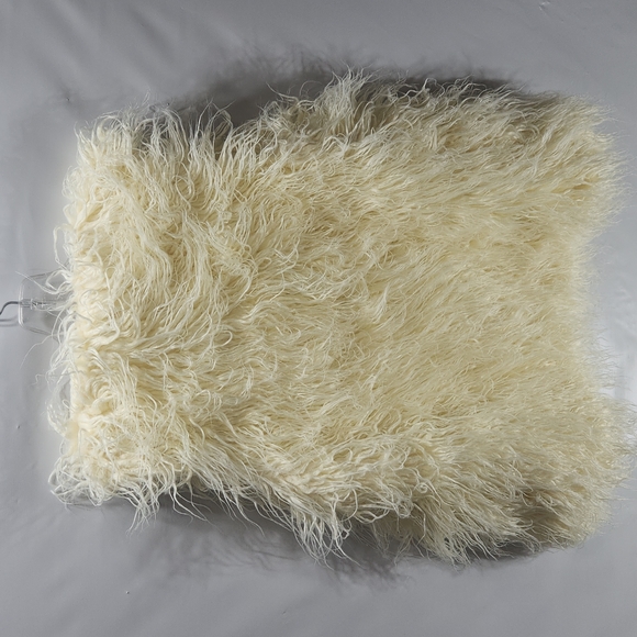 BO Collection off white creamy faux fur open front teddy vest size medium. - Picture 6 of 6